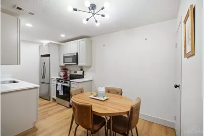 521 W Martin Luther King Drive #A8, Cincinnati, OH 45220 - Photo 9