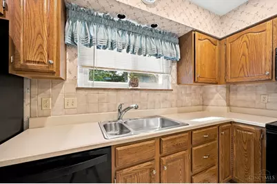 5137 Grossepointe Lane, Cincinnati, OH 45238 - Photo 9