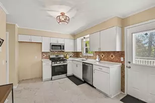 4371 Airycrest Ln, Green Township, OH 45211 - Photo 11