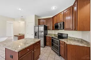 6398 Mueller Lakes Ln, Miami Township, OH 45140 - Photo 17