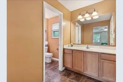 706 Yorkhaven Road, Springdale, OH 45246 - Photo 9