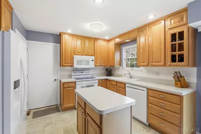 852 Yorktown Drive, Union Township, OH 45245 - Photo 9