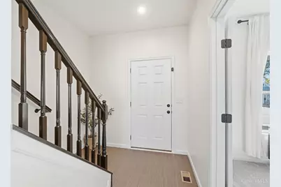 1376 Eagle Boulevard, Hamilton Township, OH 45039 - Photo 5