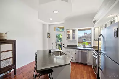 407 Milton, Cincinnati, OH 45202 - Photo 17