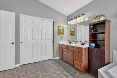 1046 Hayward Circle, Miami Township, OH 45150 - Photo 21