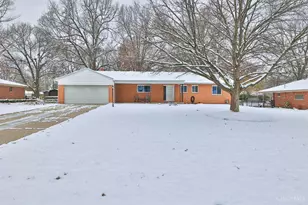 8667 Woodview Dr, Springfield Township, OH 45231 - Photo 1