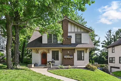 746 Clinton Springs Avenue, Cincinnati, OH 45229 - Photo 1