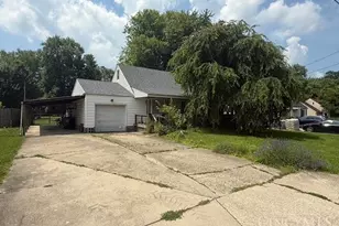 829 Youngs Ln, Union Township, OH 45245 - Photo 1