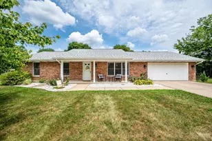 2322 Bella Vista Dr, Ross Township, OH 45014 - Photo 1