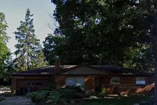 1076 Newcastle Dr, Springfield Township, OH 45231 - Photo 1