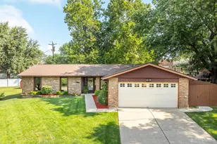 2452 E Highwood Dr, Fairfield, OH 45014 - Photo 1