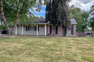 685 Hillview Dr, Union Township, OH 45245 - Photo 1