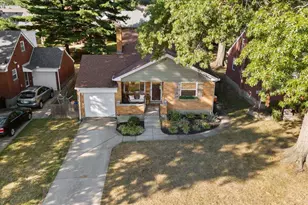 3842 S Broadlawn Cir, Silverton, OH 45236 - Photo 1