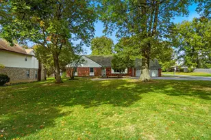 1072 W Galbraith Rd, Springfield Township, OH 45231 - Photo 1