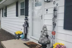 209 Arcadia Dr, Middletown, OH 45042 - Photo 1