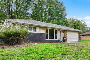 855 Hawthorne Dr, Union Township, OH 45245 - Photo 1