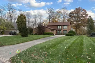 10900 Yorkway Ln, Montgomery, OH 45249 - Photo 1