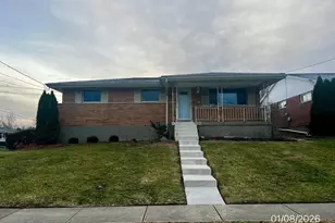 5675 Hollowview Ct, Delhi Township, OH 45238 - Photo 1