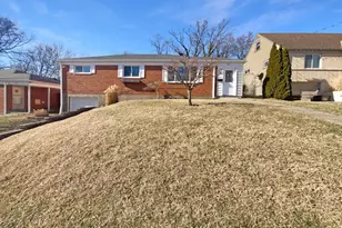 411 Morrvue Dr, Delhi Township, OH 45238 - Photo 1