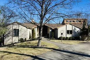 6195 Squirrel Woods Ln, Green Township, OH 45247 - Photo 1