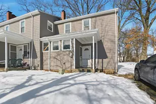 17 Chalmers Ct, Green Hills, OH 45218 - Photo 1