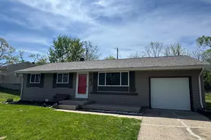 221 Chamberlin Dr, Hamilton, OH 45013 - Photo 1