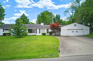 911 Lakeside Dr, Springfield Township, OH 45231 - Photo 1