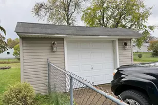 749 E 32nd St, Erie, PA 16504 - Photo 7