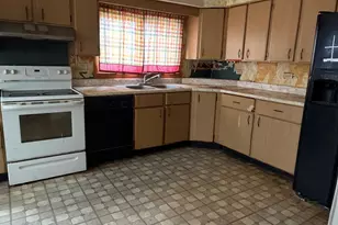 425 E Spruce St, Titusville, PA 16354 - Photo 5