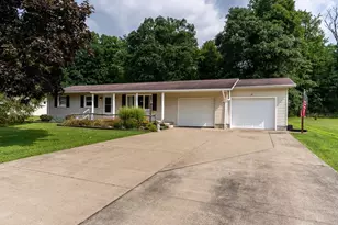 26 Woodbine Dr, Hempfield Township, PA 16125 - Photo 1