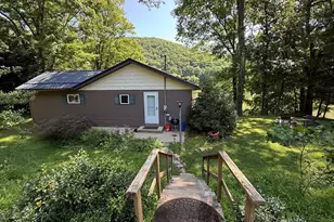 1094 River Dr, Franklin, PA 16323 - Photo 1