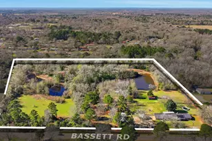 1409 Bassett Rd, Palestine, TX 75803 - Photo 1