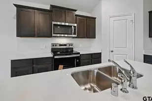 1913 Freeman St, Tyler, TX 75704 - Photo 13