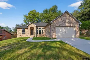 105 Maxine St, Mineola, TX 75773 - Photo 1
