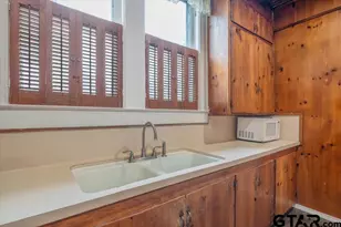 1419 N Sycamore St, Palestine, TX 75801 - Photo 13