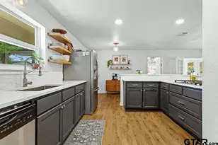709 N Georgia St, Lindale, TX 75771 - Photo 9