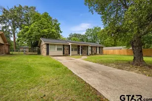 407 York Dr, Lindale, TX 75771 - Photo 1