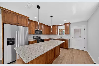 926 S Academy Ave, Tyler, TX 75701 - Photo 1