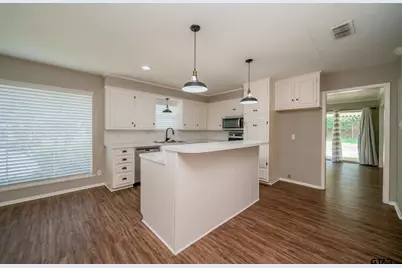 317 E Robinwood, White Oak, TX 75693 - Photo 17