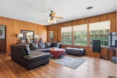 729 W Broad St, Oakwood, TX 75855 - Photo 5