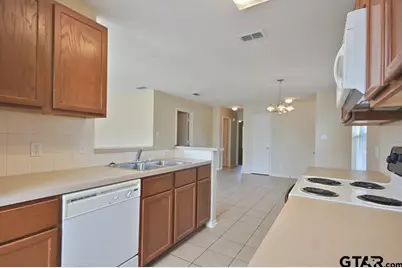 703 Memory Ln, Whitehouse, TX 75791 - Photo 9