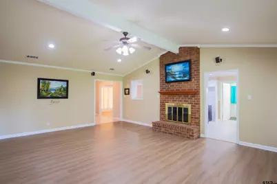 604 Hampshire St, Longview, TX 75605 - Photo 5