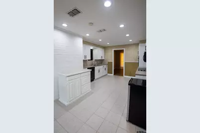 604 Hampshire St, Longview, TX 75605 - Photo 11