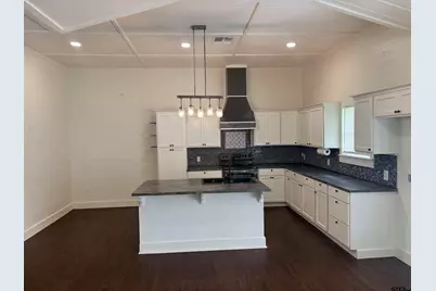 605 E Calvert, Troup, TX 75789 - Photo 11