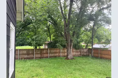 605 E Calvert, Troup, TX 75789 - Photo 21
