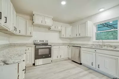 611 Hickory, Hughes Springs, TX 75656 - Photo 15