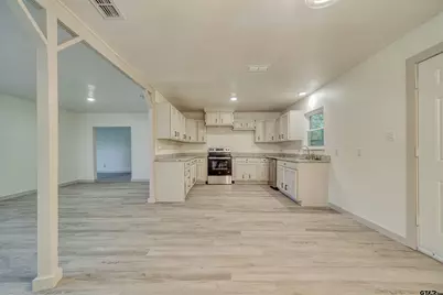 611 Hickory, Hughes Springs, TX 75656 - Photo 11