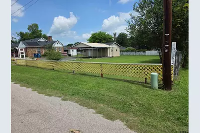 200 Rogers, Henderson, TX 75654 - Photo 3