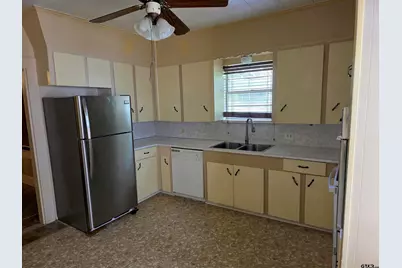 200 Rogers, Henderson, TX 75654 - Photo 7