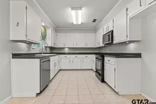 2202 Balsam St, Longview, TX 75605 - Photo 9